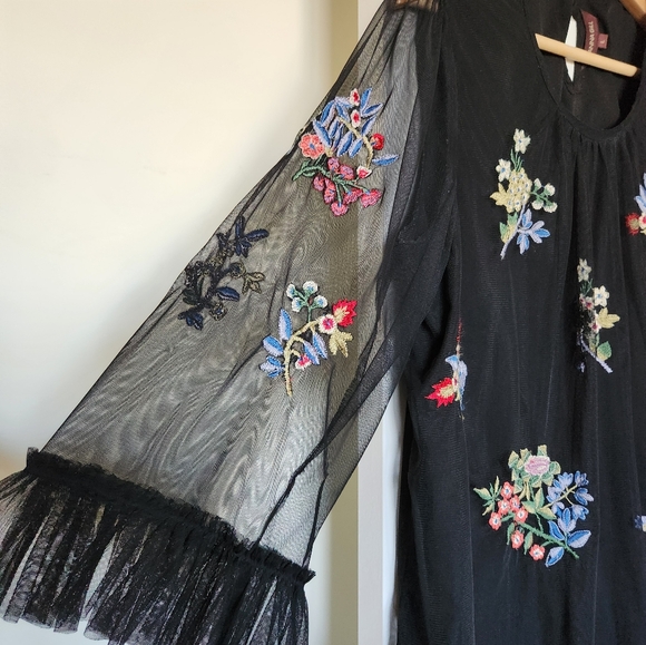 Anthropologie Daria Embroidered Black and Floral Top by Ranna Gill - Picture 7 of 9